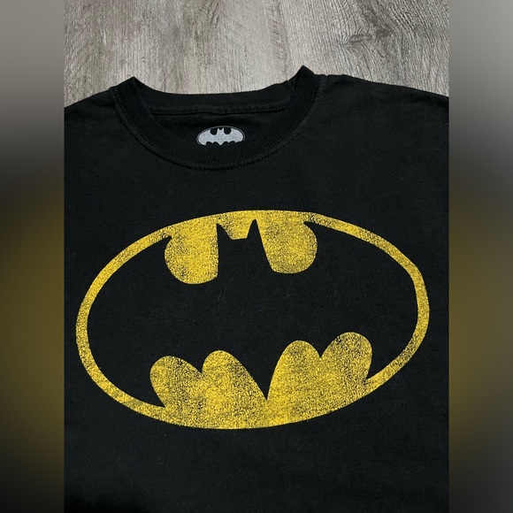 Batman TM & DC Comics T-Shirt Men’s Sz Small - Black/Yellow - Picture 5 of 6